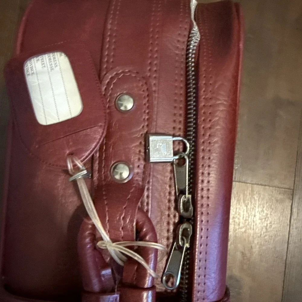 Vintage World Traveler Burgundy Leather Carry On Suitcase Travel Bag 21
